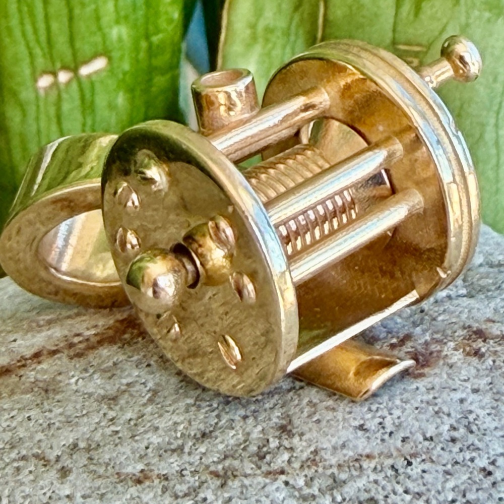 14k Gold Fishing Reel pendant - Picture 5 of 7
